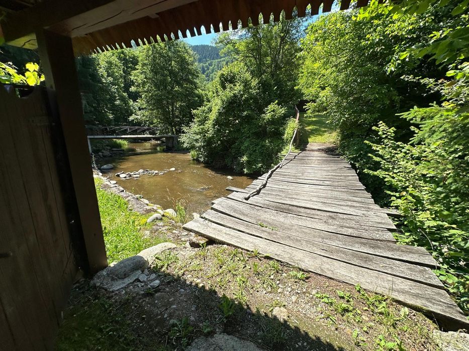 Cabana Marisel Cluj pe malul râului