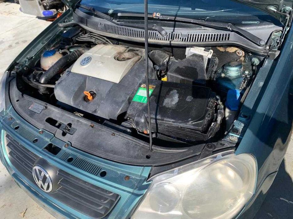 dezmembrez vw polo 9n /usa fata polo 9n/ hayon polo 9n/oglinda polo 9n