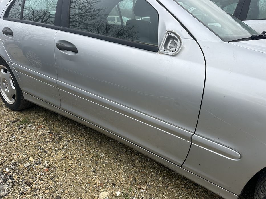 Врати десни за Мерцедес W203 седан!!! C classa седан!