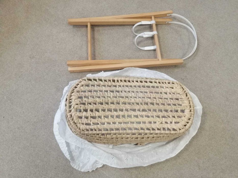 Landou, scaun de masa si cosulet pentru papusi