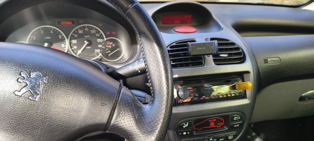 Vând Peugeot 206 cc