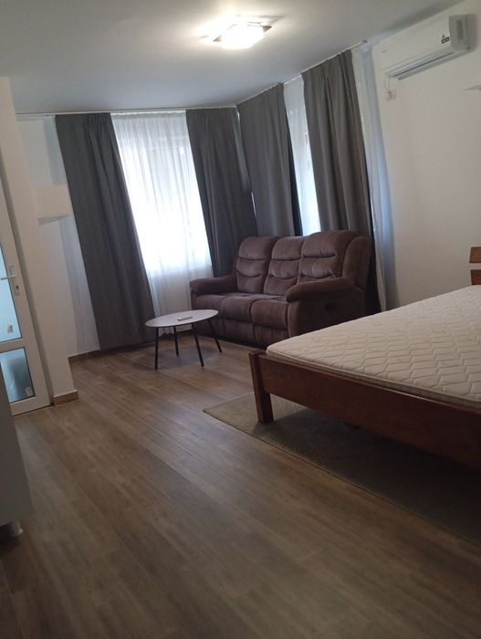 Studio cu gradina și terasa