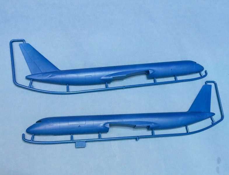 Сборная модель-Грузовой самолет Ту-204 "ПОЧТА РОССИИ" +краски+клей