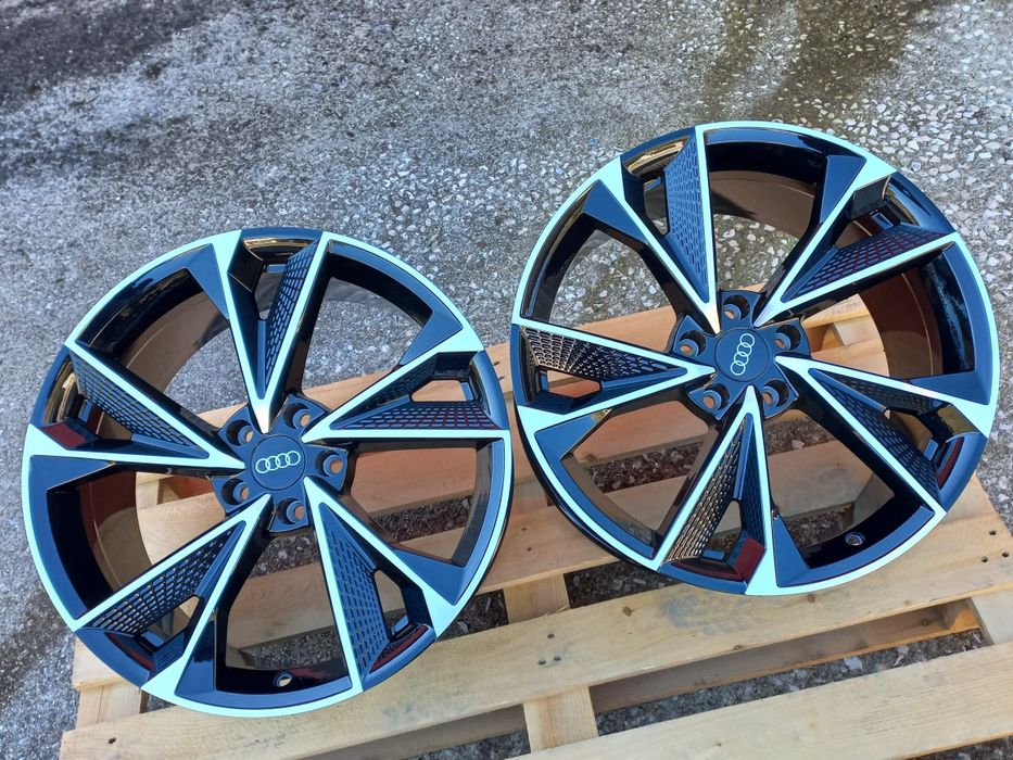 18 Audi Rs2024 A3 A4 A5 A6 Q3 Q5 8.0j et35 Black polish Чисто Нови.