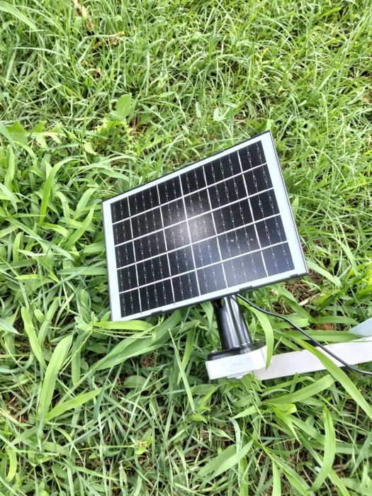 Cameră de supraveghere cu panou solar 4G