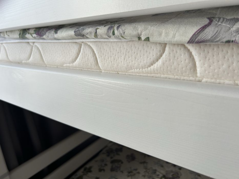 Продаю кровать двухярусную