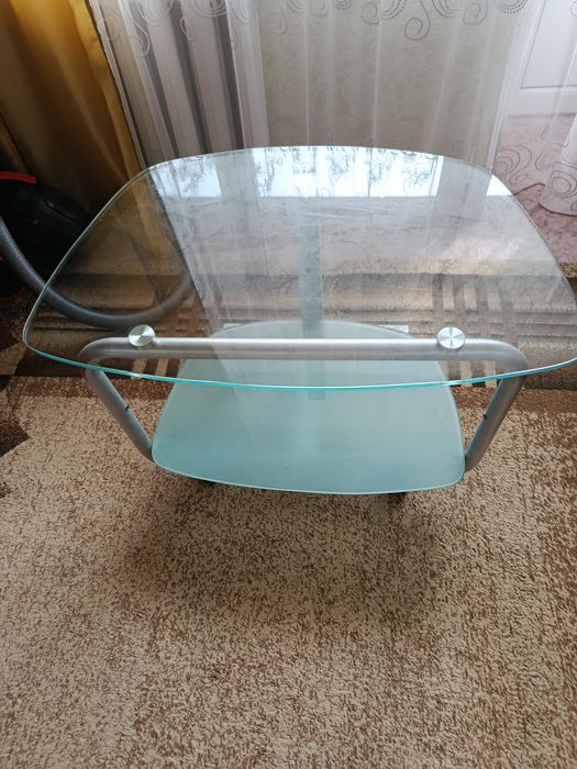 Тумбочка стеклянная