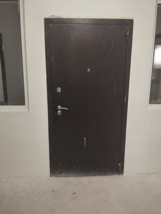 Наружная дверь з