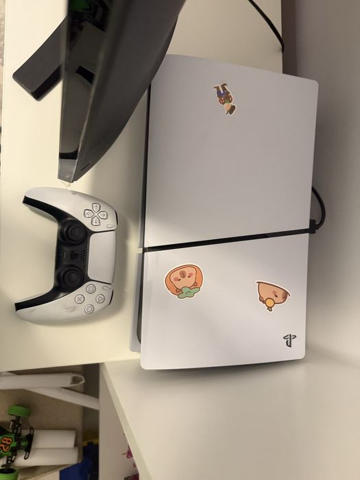 Vand Ps 5 aproape nou folosit foarte putin