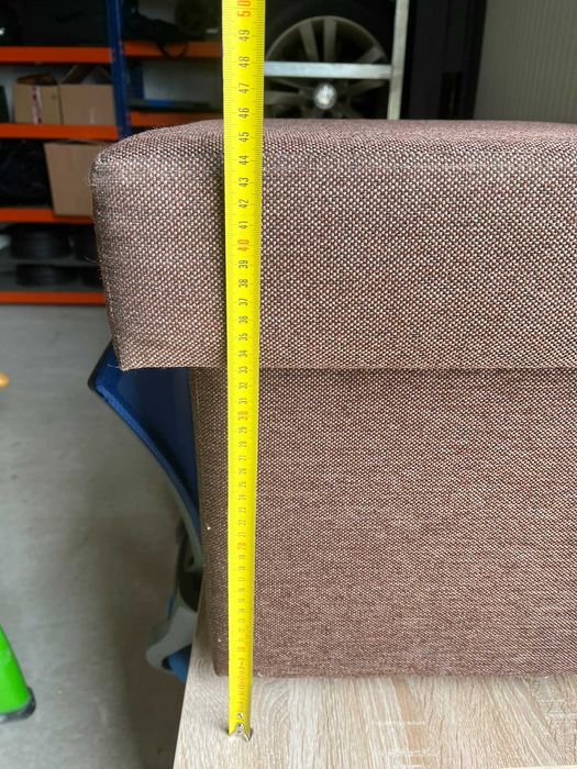 Taburet tapitat cu loc de depozitare