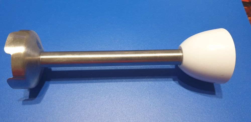 Продам мерный стакан и насадки для блендера