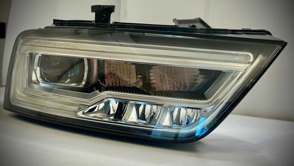 Far LED Audi Q3 Complet - 8U0941034 - in stare foarte buna