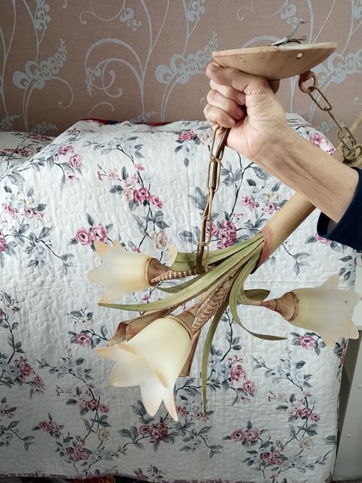 Люстра тюльпааан