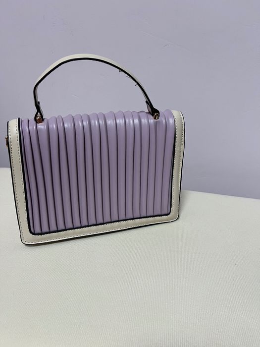 Дамска чанта с дръжка