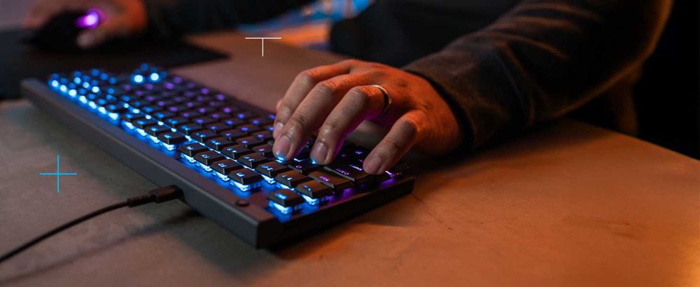Геймърска клавиатура Logitech G515 Rapid TKL DEU QWERTZ черна - НОВА