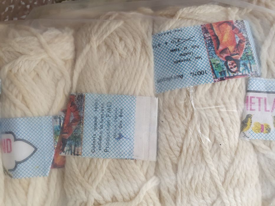 Прежда в четири цвята и в два различни състава