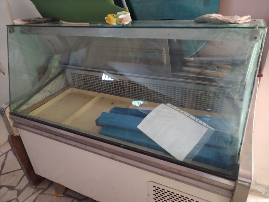 Vînd vitrină frigorifică