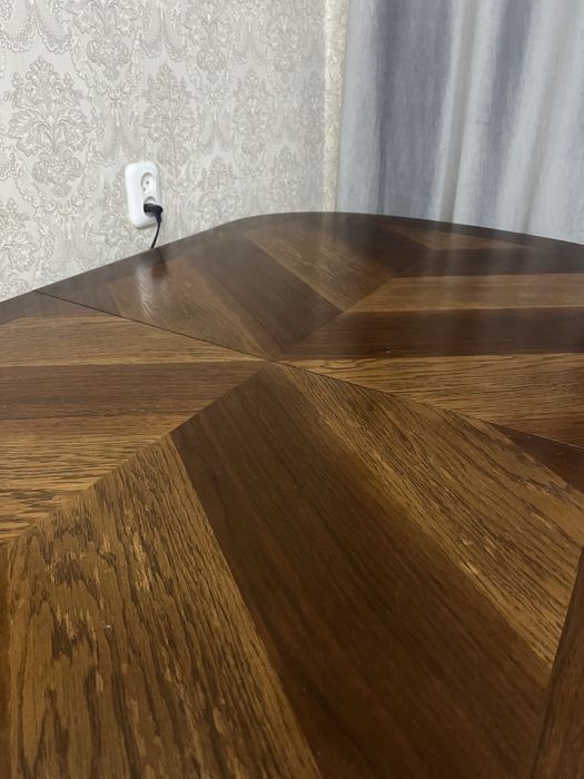 Продам раздвижной стол в гостиную