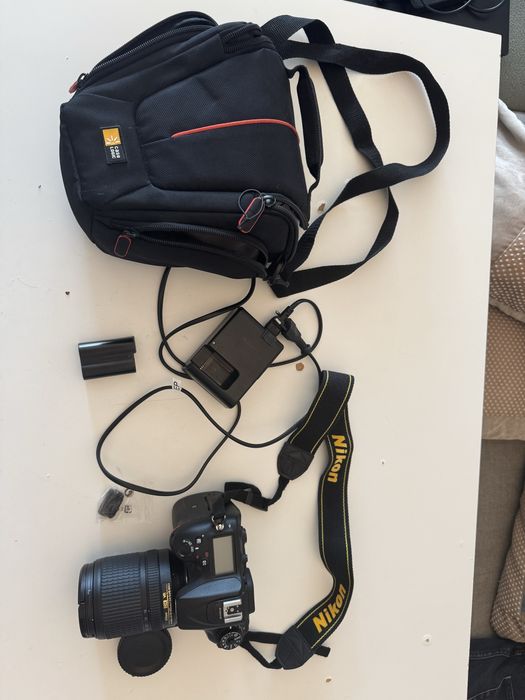 Aparat Foto DSLR Nikon D7200 + Obiectiv Nikkor 18-140mm VR (Pachet Complet + Geantă)