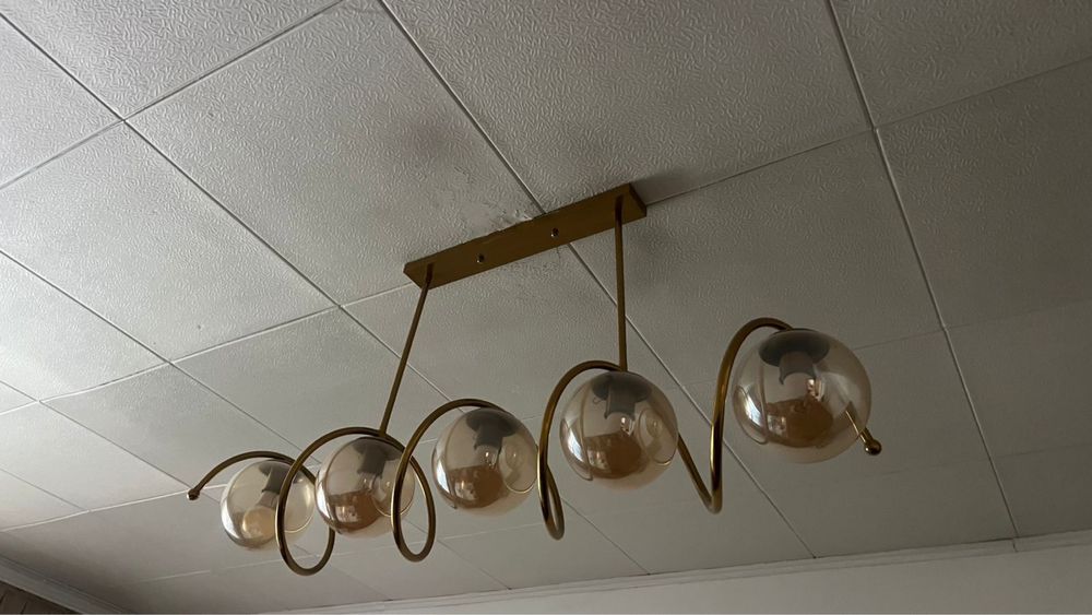 Продам люстры в отличном состоянии