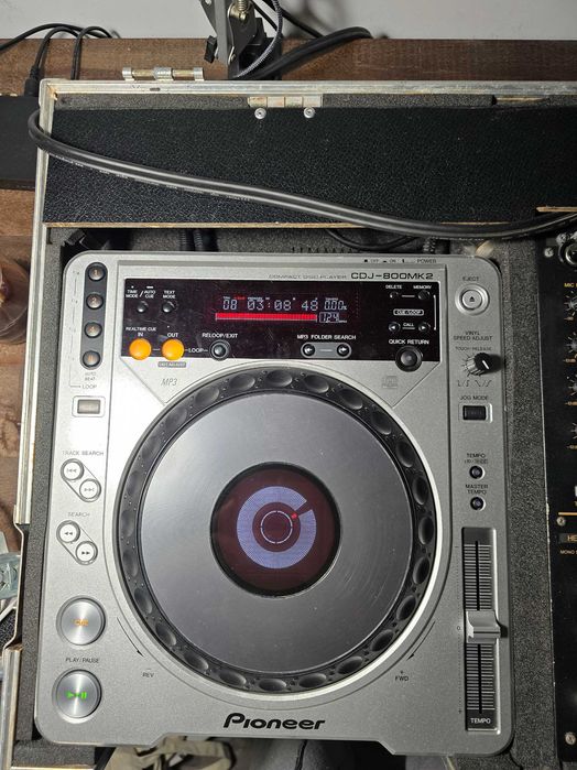 Pioneer CDJ-800MK2 x2 + DJM-600 + Flight Case – stare excelentă
