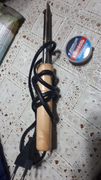 Лампочка большая. Паяльник.