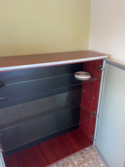 Set mobilier din PAL (culoare wenge / cireș închis) – Stare foarte bună