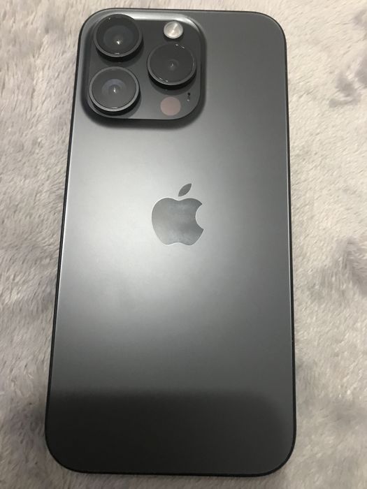 Iphone 15 pro       ,