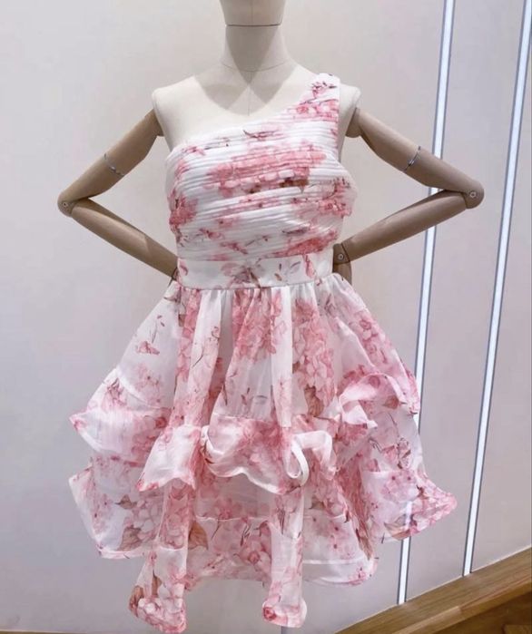 Розова бутикова рокля с едно рамо