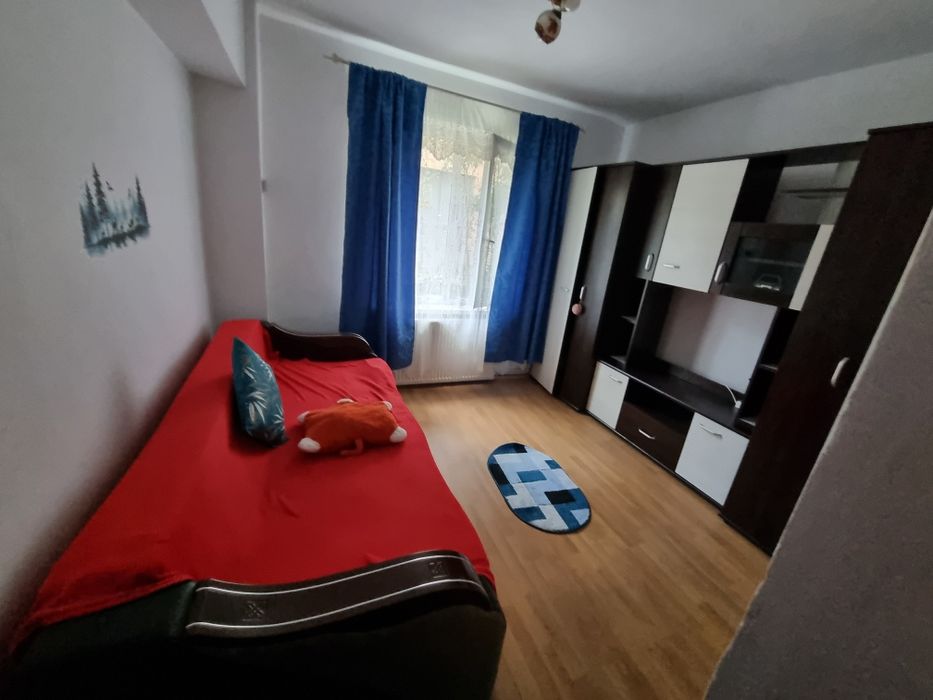 Vand mobila de sufragerie sau dormitor in stare bună