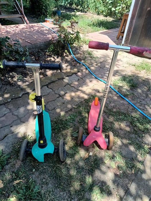 Vând doua trotinete copii