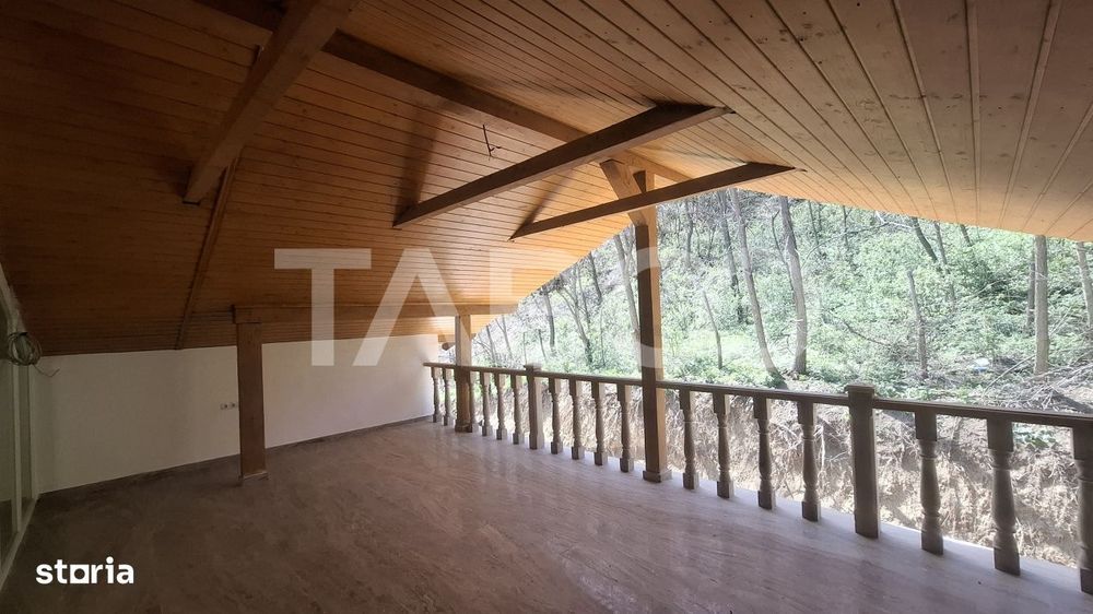 Casa de vanzare 405 mp utili 2 garaje 250 mp terase Slimnic Sibiu