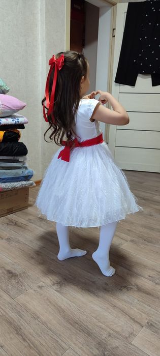 Нарядные платья  2-6 лет