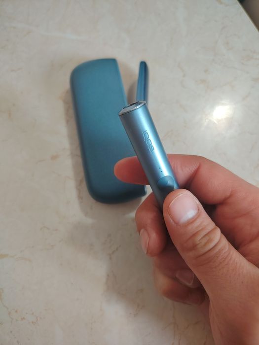 Vând Iqos iluma blue, ofer și incarcator