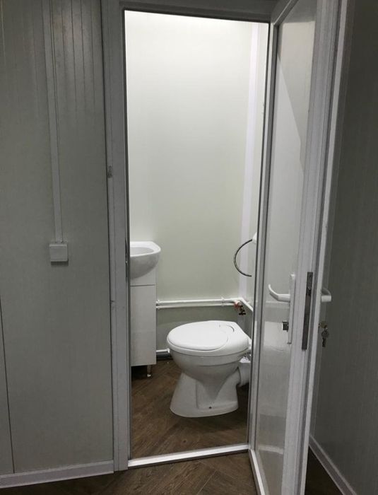 Vand containere apartament. Dormitor, living, bucatarie,baie cu dus