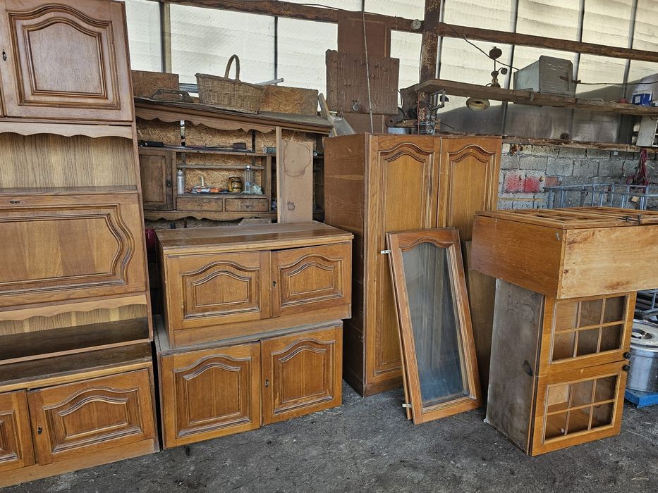 Mobilă din lemn masiv