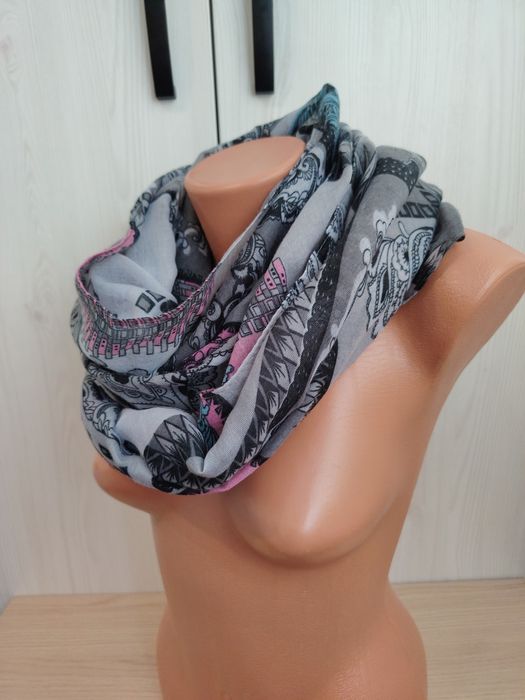 Eșarfă multicolora moderna