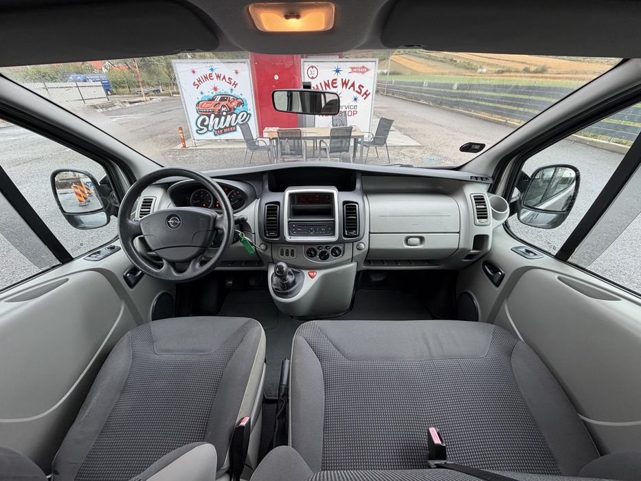 Opel Vivaro 2011 / 2.0 D / 115 CP / 9 locuri / Lung / Clima / Euro 5