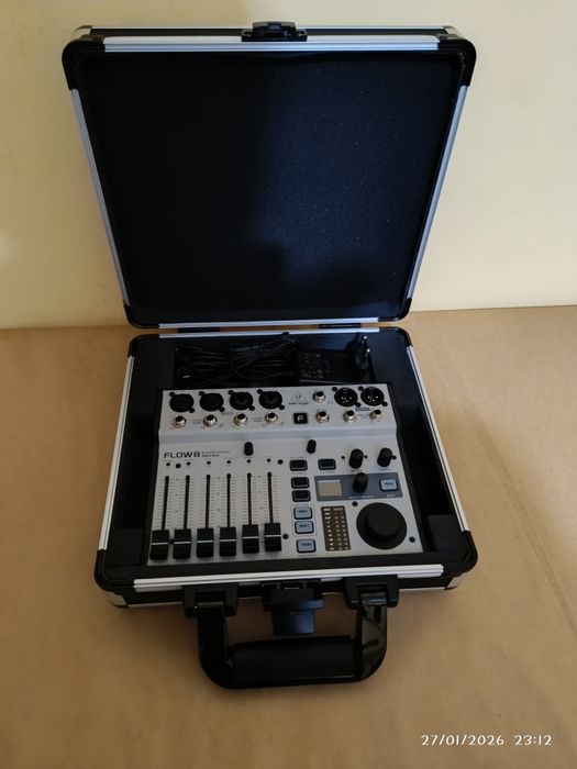 Mixer Digital Behringer Flow 8