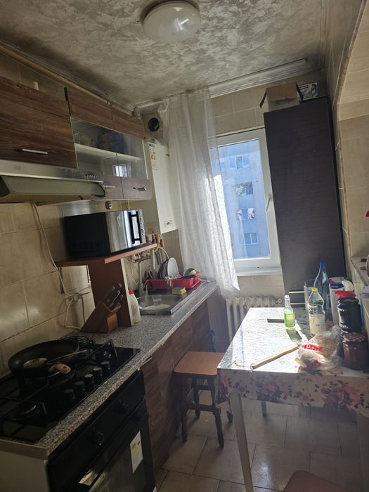 Inchiriez apartament cu 2 camere