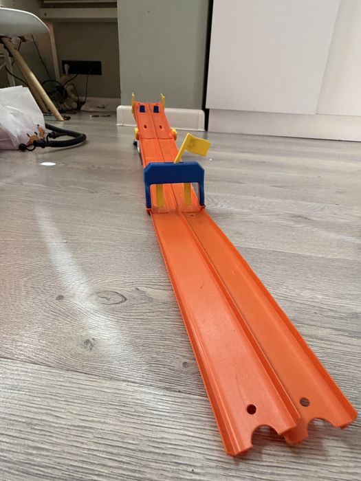 Hot Wheels гоночный трэк на 2 машинки