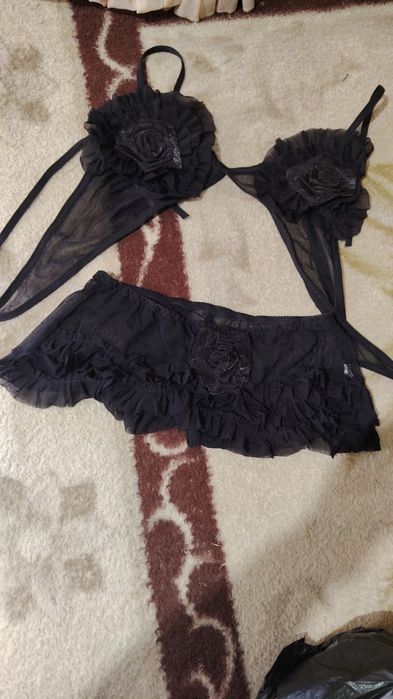 Трусики, бюстгальтера