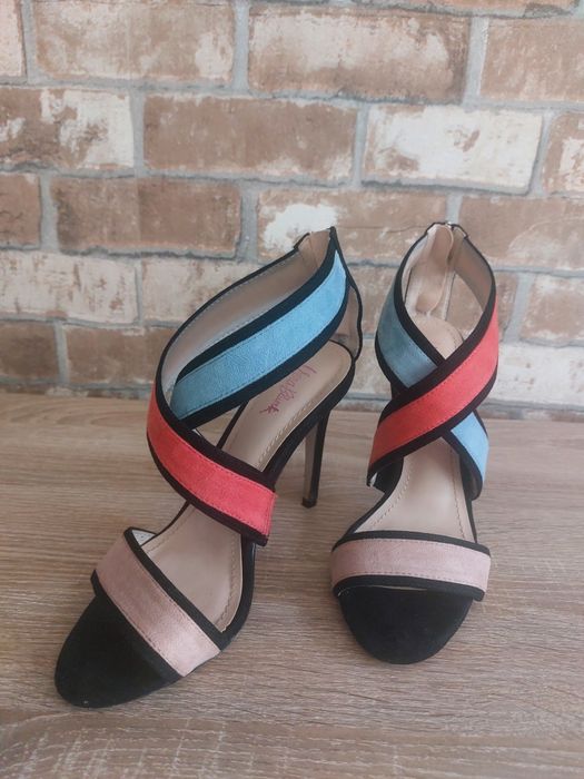 Сандали на ток 38номер