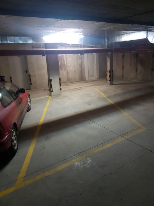 Дава се под наем Гараж / Паркомясто в София, Борово - 12 кв.м за 61.2 € - Снимка #1