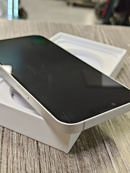 iPhone 16e White / 128GB / 100%