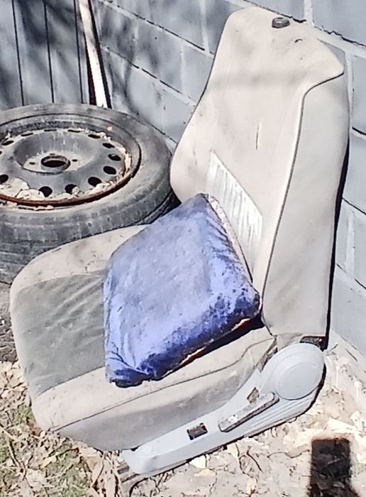 2 кресло за 2000т б.ушные