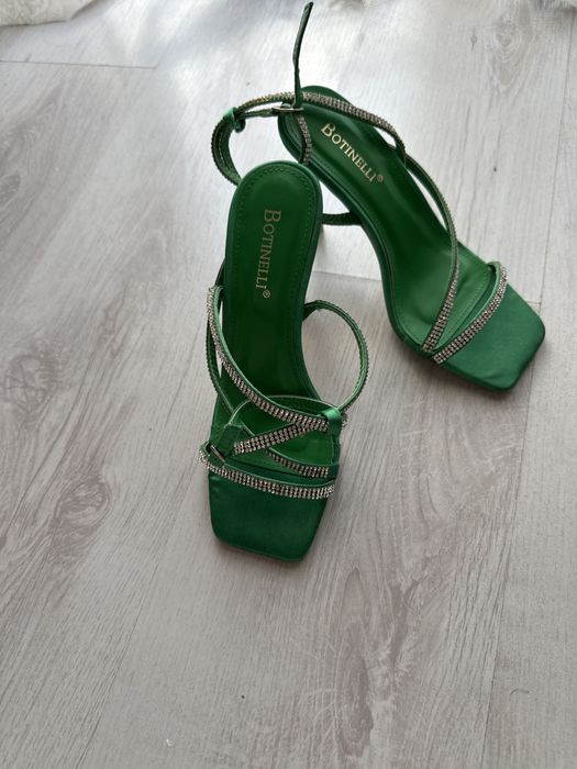 Sandale elegante cu strasuri