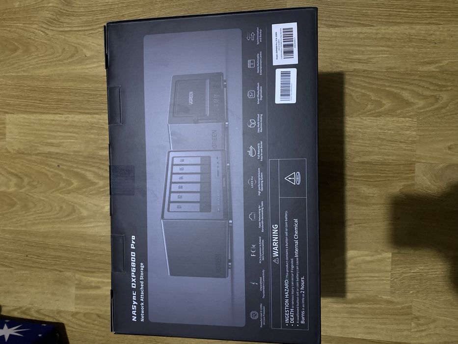 dispozitiv de stocare în rețea (NAS) UGREEN NASync DXP6800 Pro.