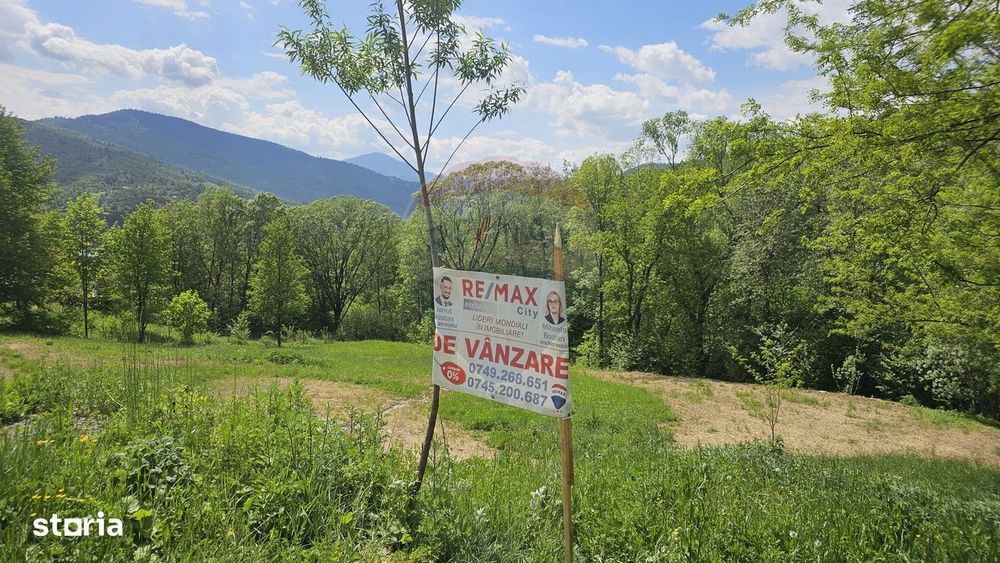 Teren de vanzare cu vedere la Ceahlău și Lacul Bicaz