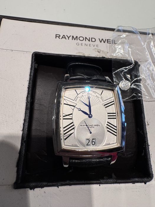 Продавам оригинален часовник Raymond Wail